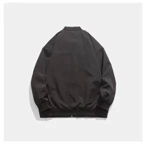 Détail de dos de blouson bomber pour homme en gris foncé, coupe ample avec couture.