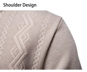 Herren Freizeit Strickpullover Schulter Design Nahaufnahme dicker strukturierter Stoff.