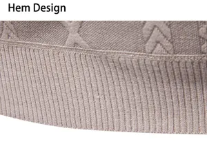 Nahaufnahme des Herren-Strickpullovers mit geripptem Saum und stilvollem Jacquard-Muster.