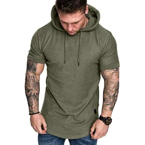 Detailansicht Herren Kurzarm Kapuzen T-Shirt mit feiner Struktur, Kordelzug und Saum.