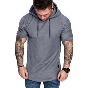 Herren Kurzarm Kapuzenshirt Detailansicht mit feiner Textur in einfarbigem Grau.