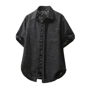 Camicia uomo nera manica corta vintage testurizzata casual con taschino sul petto.