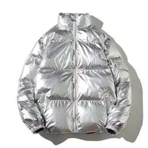 Piumino invernale lucido argento da uomo, cappotto corto collo alto imbottito molto caldo.
