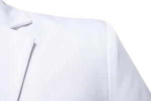 Vista dettagliata della spalla del completo da uomo bianco, mostrando una trama in twill.