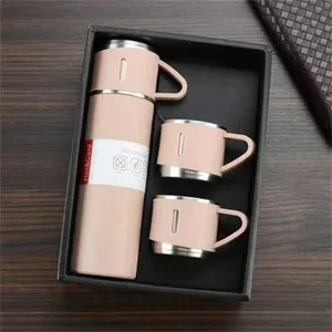 Detailansicht des pfirsichrosa 304 Edelstahl Thermoskanne-Sets in einer schwarzen Box.