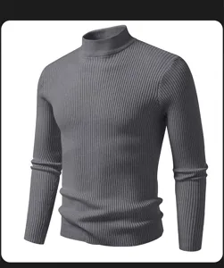 Detail opname grijze ribgebreide trui met col voor heren, close-up van de textuur en slim fit.