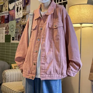 Veste en jean ample rose pour homme, style rétro, vêtement tendance automne et hiver.