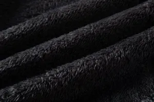 Primo piano della tessuto in pile nero, che mostra materiale morbido per indumenti invernali.