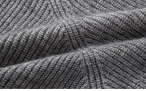 Détail de tissu de pull en tricot gris pour hommes gros plan affichage de texture pour vêtements.