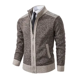 Détails du gilet zippé col montant homme, en maille chinée marron avec bordure beige.
