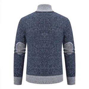 Détail dos cardigan maille, veste pull chinée bleue avec empiècements gris.