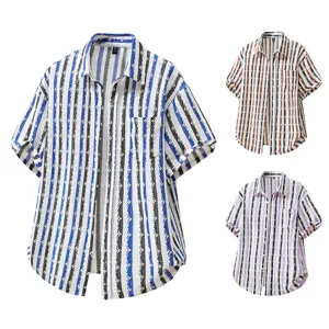 Heren zomer casual gebreide gestreepte korte mouwen shirt met revers en knopen.