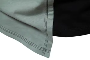 T-shirt manches courtes irrégulier pour hommes détail couture tissu vue gros plan