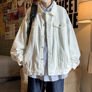 Veste en jean blanche ample pour homme, col classique rabattu, streetwear tendance.
