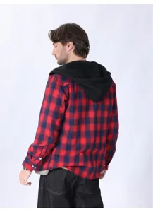 Camicia a quadri con cappuccio in flanella da uomo giacca manica lunga dettaglio.