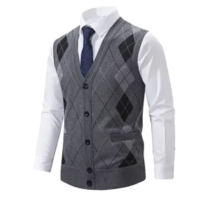 Herren Argyle V-Ausschnitt Strickweste Detail, klassischer grauer ärmelloser Pullover-Stil.