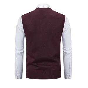 Rückansicht Strickweste Herren, ärmelloser V-Ausschnitt Pullover Detail für Herbst Winter.
