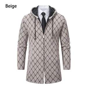 Beige heren fleece gevoerd gebreid vest met capuchon en klassiek ruitjespatroon.