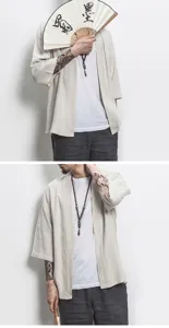 Primer plano de los detalles del cárdigan de lino para hombre con textura y diseño elegante.