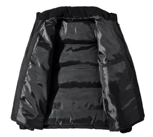Détail intérieur de gilet matelassé noir chaud d'hiver pour homme avec doublure et poche