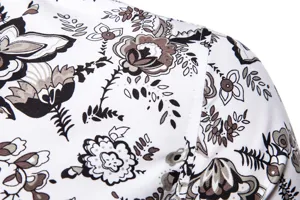 Herren Freizeit Kurzarm Blumenhemd Stoff Detail mit einzigartigem botanischen Druckmuster.