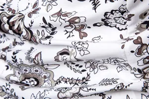 Stoffdetail des Herren Freizeit Kurzarm Blumenhemds, atmungsaktives und stylisches Printdesign.