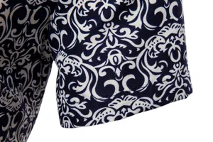 Herren Freizeit Kurzarm Hemd Stoff Detail, dunkelblaue barocke Blumenmuster Optik.