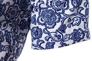 Herren Freizeit Kurzarm Hemd Stoff Detail, blau weisse Blumenmuster Sommer Mode Oberteil.