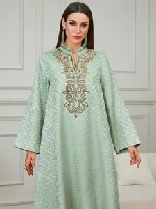 Elegante vestido largo bordado de manga larga, caftán verde de estilo étnico holgado mujer.