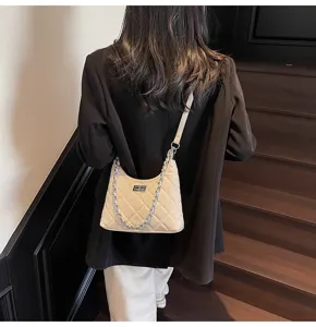 Sac à bandoulière matelassé chic pour femme, élégant sac à main croisé avec motif losanges.