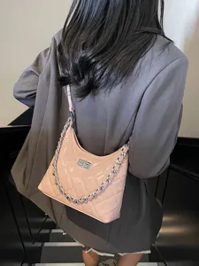 Sac à bandoulière matelassé pour femmes, élégant sac à main rose en cuir PU avec chaîne métallique.