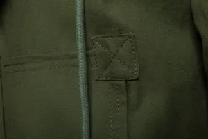 Detailaufnahme der Herren Winter Baumwolljacke, grüne Kapuzenmantel Textur und Nähte