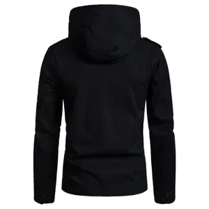 Schwarze Herren Kapuze Baumwolljacke Detail Rückseite Ansicht, warme Winter Oberbekleidung.