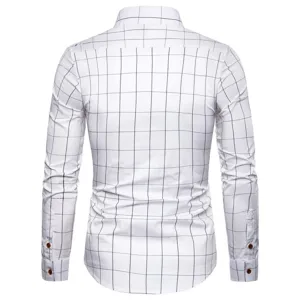 Camicia casual a maniche lunghe da uomo a quadri classici, vestibilità comoda, dettaglio.