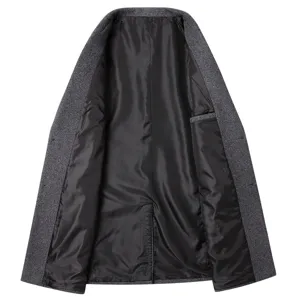 Vue détaillée de la doublure intérieure du manteau en laine slim pour homme uni.