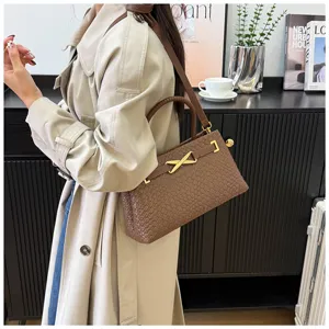Classic brown crocodile pattern leather handbag for women, vintage shoulder commuting bag.