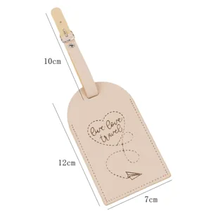 Einfarbiges Leder-Gepäckschild mit Heißfolien-Reisezitat und verstellbarem Riemen.