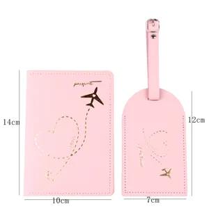 Rosa Leder Reisepasshülle und Kofferanhänger Set Reisezubehör im Detail präsentiert.