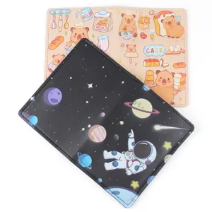 Bonita funda de pasaporte de cuero PU con capibara y astronauta estuche de viaje