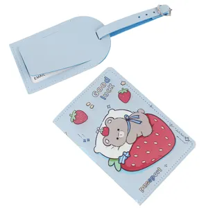 Set copri passaporto ed etichetta valigia in ecopelle blu con simpatico disegno di orsetto