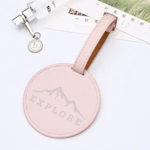 Etiqueta de equipaje redonda de cuero PU rosa con estampado de montaña explore viaje
