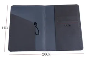 Copertina passaporto in pelle PU con lettera ricamata, porta carte e organizer da viaggio.