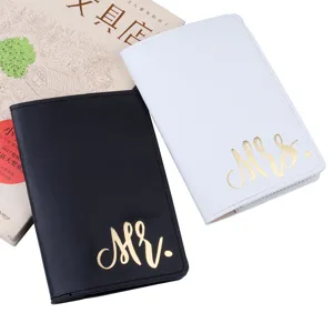 Set van PU leer paspoorthoesje voor koppels, zwart-witte reiszaken document organizer.