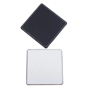 Gedetailleerd close-upoverzicht van vierkante, lege sublimatie lederen patch met stiksels.