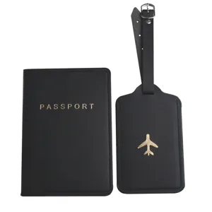 Schwarzes PU-Leder Reisepasshuelle und Kofferanhaenger Set mit goldenen Details fuer Reise.
