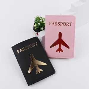 Porta passaporto in pelle PU organizzatore di documenti di viaggio nero e rosa.