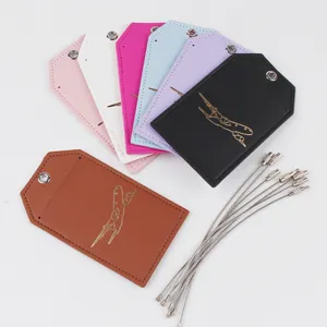 Set etichette per bagagli in pelle PU colorata con aereo, occhielli e cavi d'acciaio per viaggi.