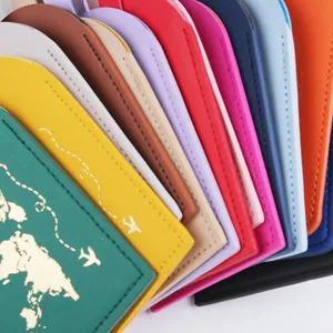 Copertina per passaporto in pelle PU colorata, porta documenti da viaggio e biglietti.
