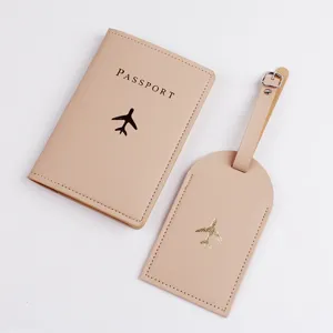 Conjunto funda de pasaporte y etiqueta de equipaje de cuero PU beige avión viaje