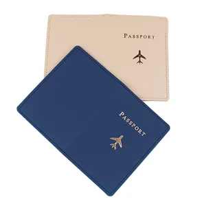 Custodia passaporto in pelle PU vista dettagliata, organizer documenti elegante in due colori.